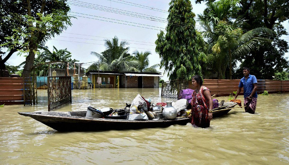 Akshay kumar donate Money for Flood survivor 