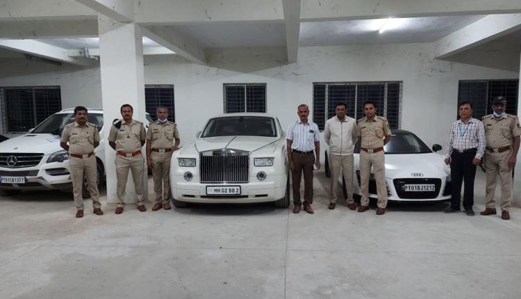 RTO अधिकारी ने जब्त कर ली अमिताभ बच्चन की लग्जरी कार