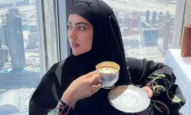  सना खान ने पी 24 कैरेट गोल्ड वाली चाय